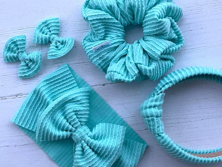 Aqua (waved rib)